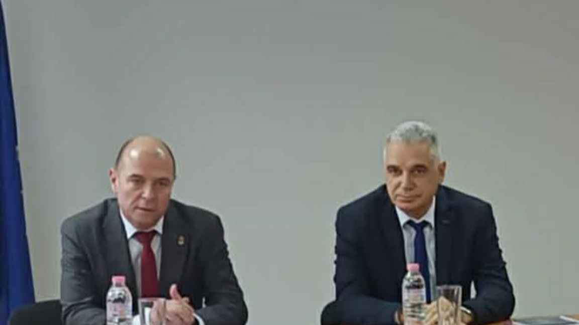 Старши комисар Добрин Димитров (вдясно)