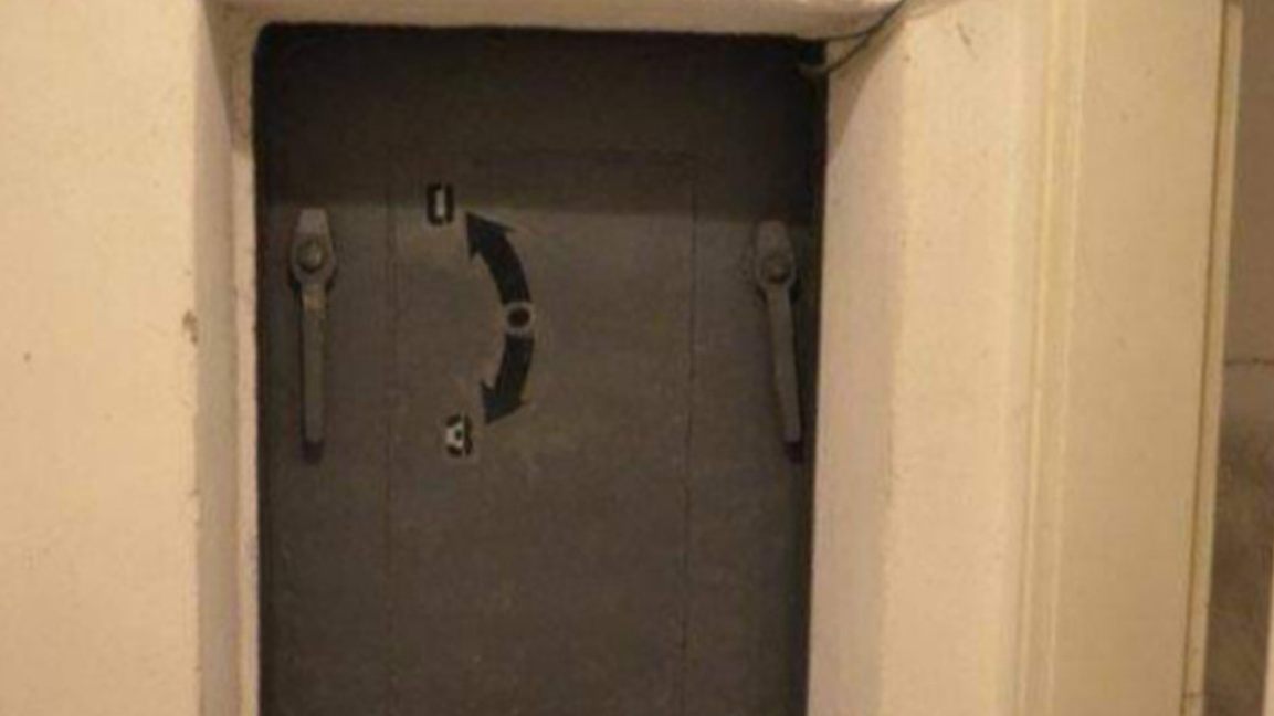 Входът на едно от бомбоубежищата във Варна