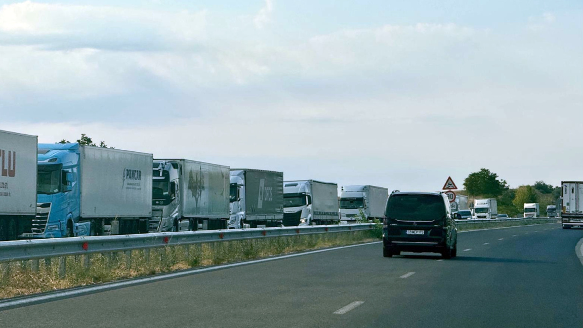 Intensiver LKW-Verkehr an den Grenzübergängen zur Türkei