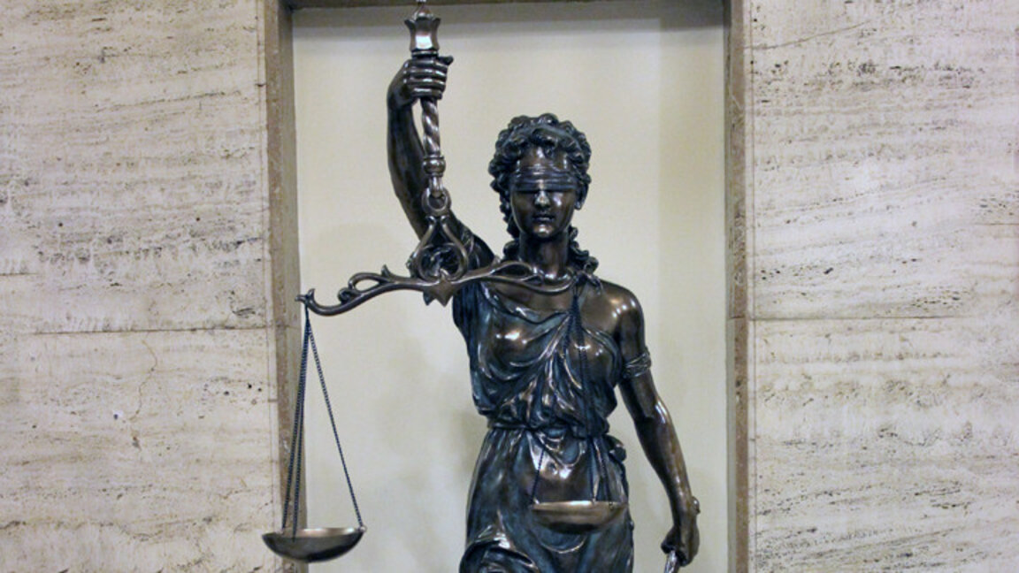 Parlamentul se reunește în sesiune extraordinară pentru modificarea Codului Penal