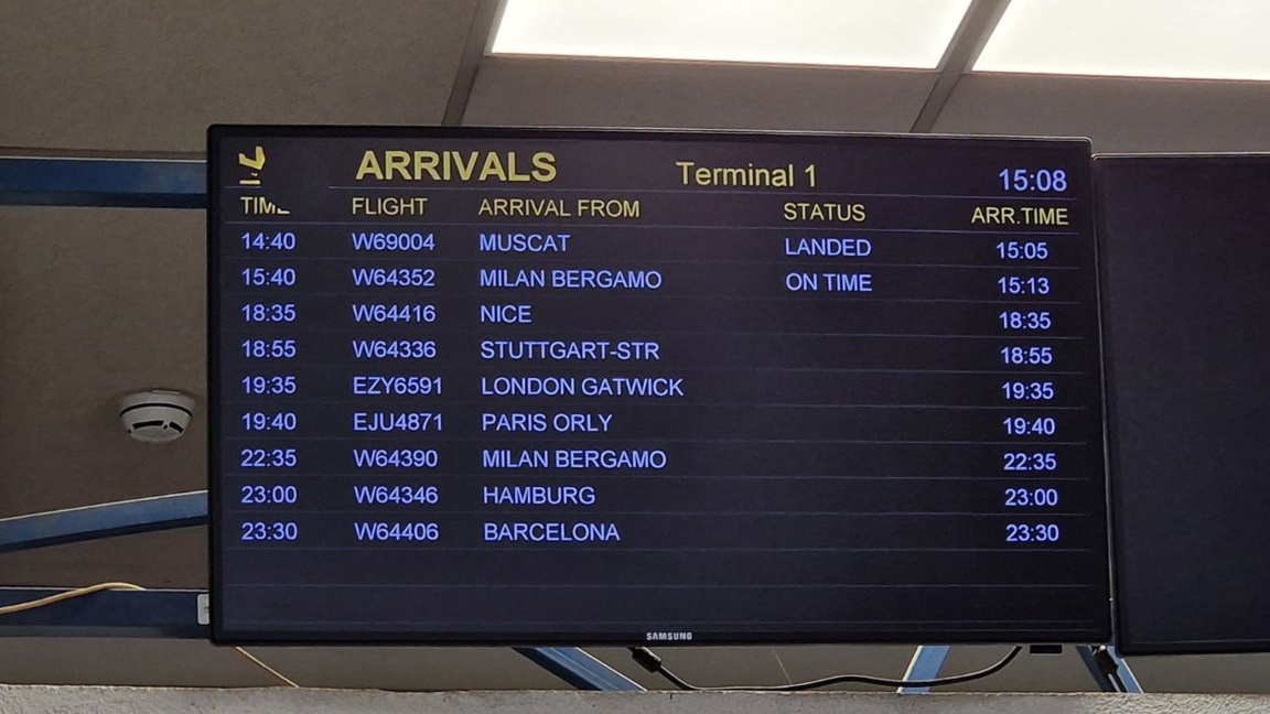 Primul avion din EAU a aterizat la Sofia cu un echipaj internațional la bord