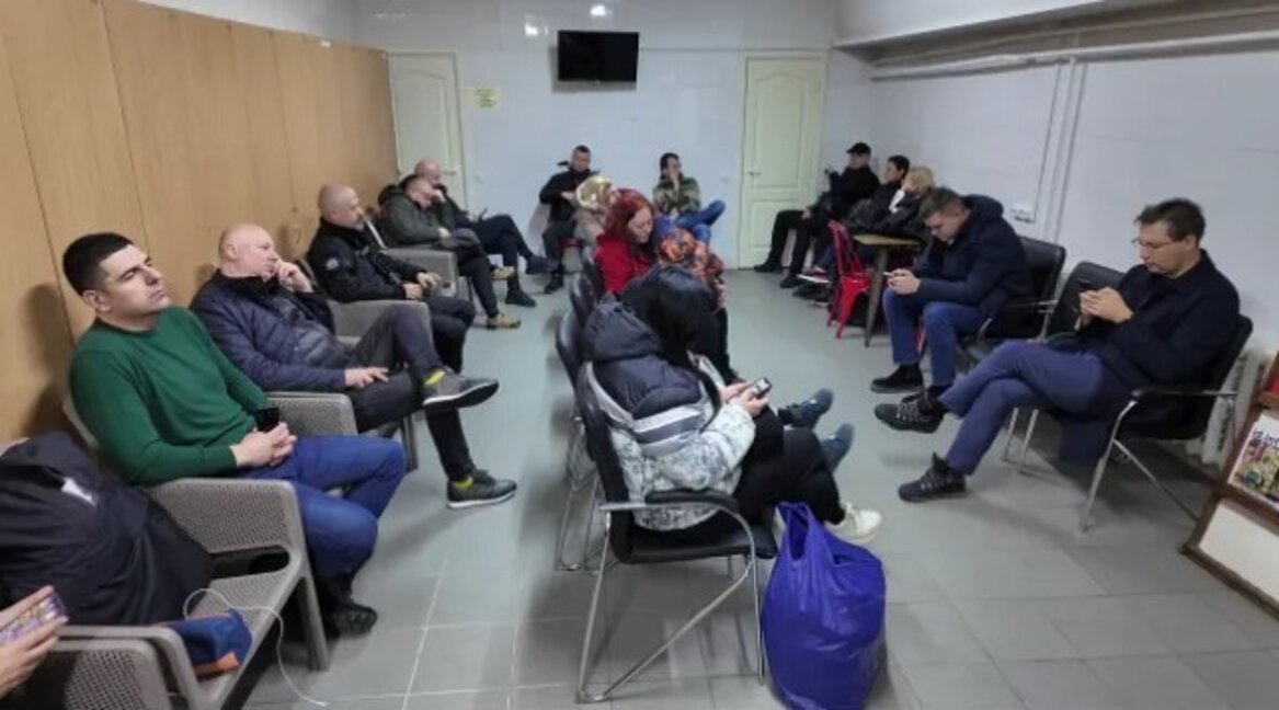 Българската делегация в бомбоубежище в Киев