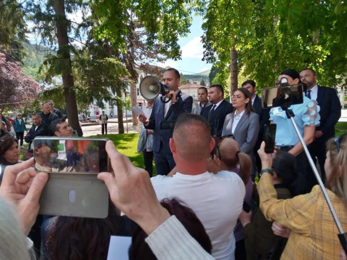 Кюстендилци протестираха срещу изграждането на ветропарк в Осоговската  планина