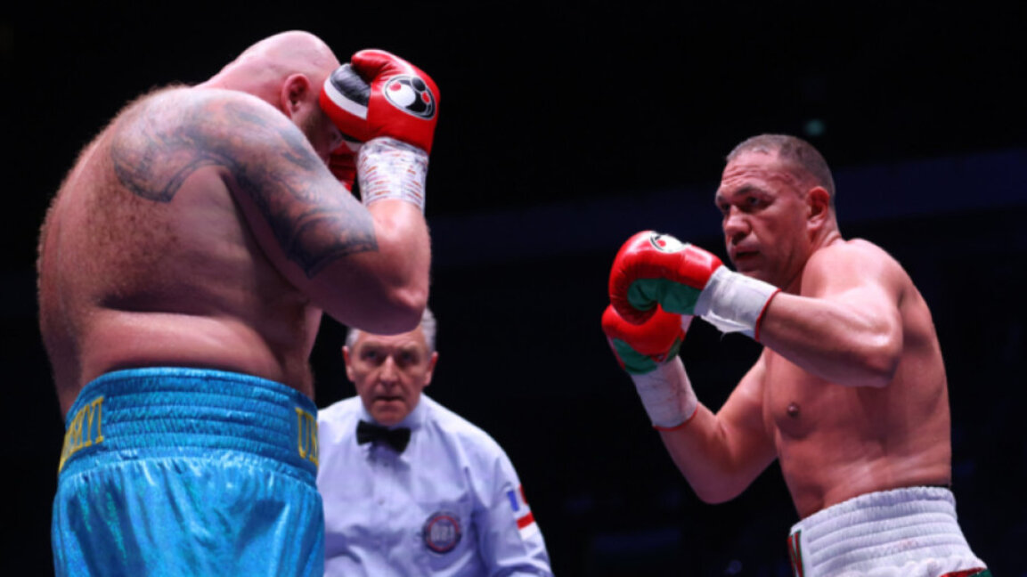 Kubrat Pulev (djathtas) në ndeshjen kundër ukrainasit Ihor Shevadzutsky
