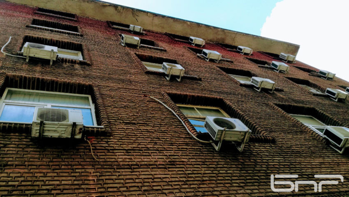 климатици; фасада с климатици