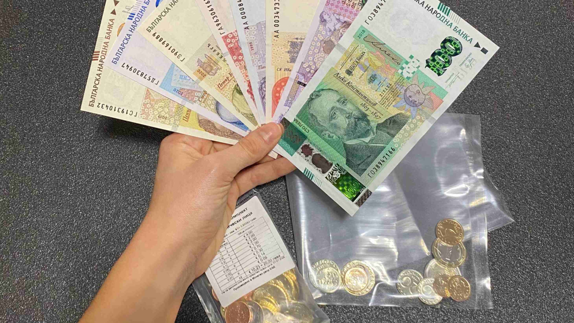 Левът си тръгва, паметта остава - личен разказ за прехода към еврото