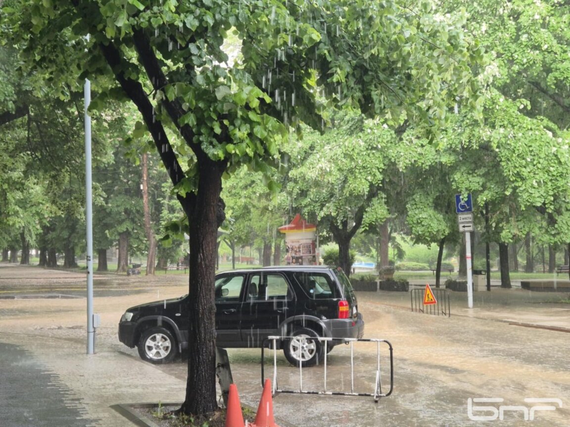 Силна буря се разрази над Стара Загора