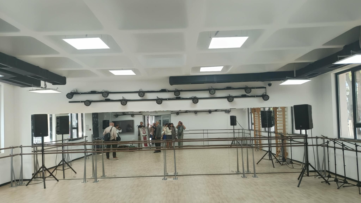 С нов корпус за танци и спорт Хуманитарната гимназия откри учебната година