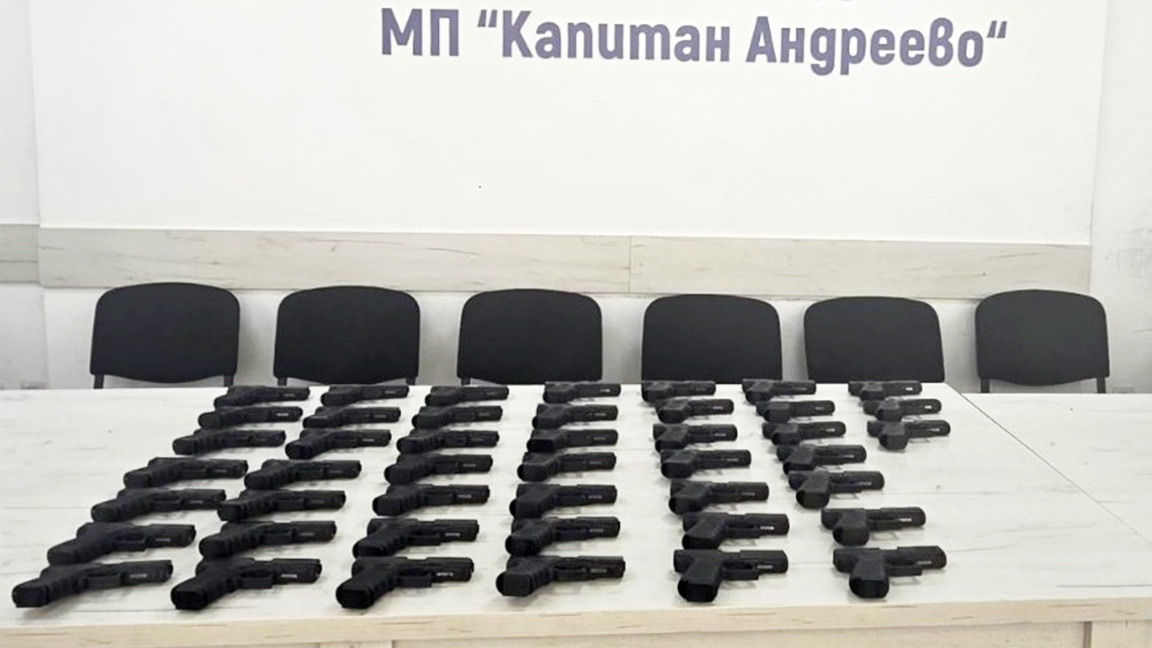 На КПП «Капитан-Андреево» обнаружили 45 боевых пистолетов