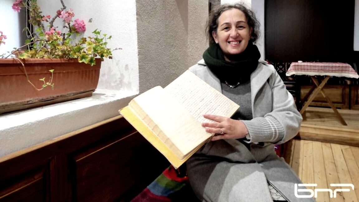 Големи търговски намаления, люлки и мечк...