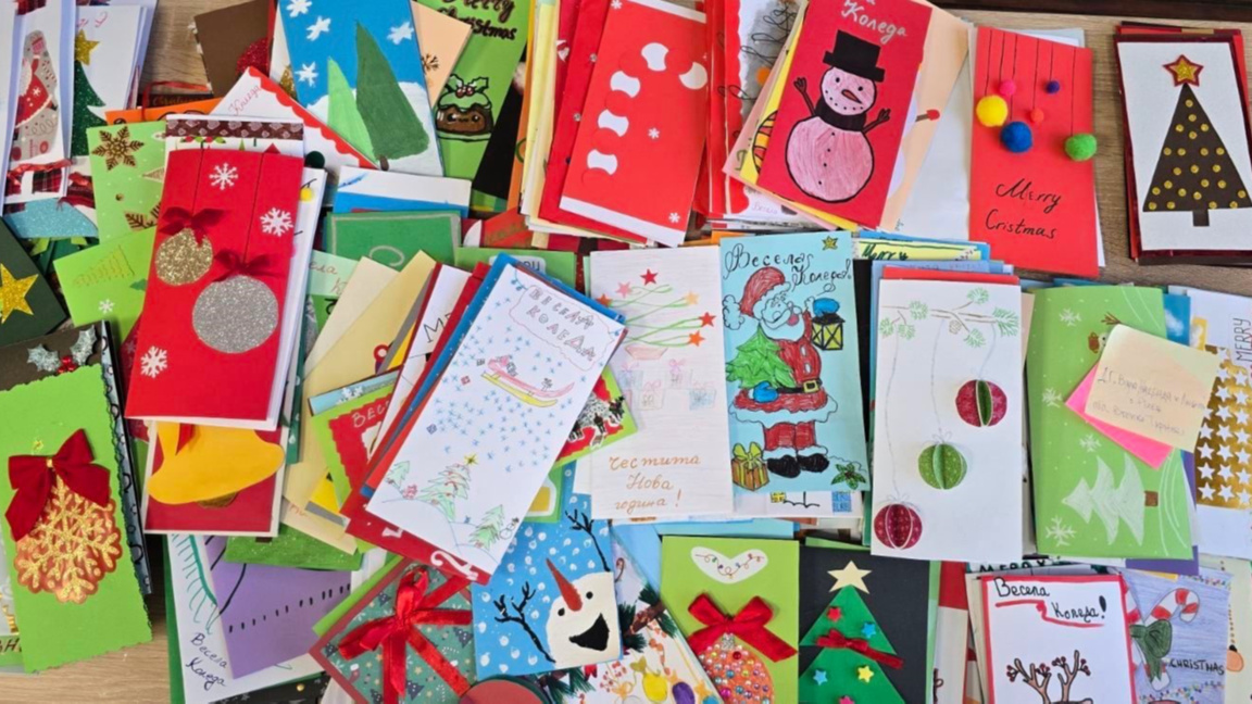 Талантливи деца във Велико Търново направиха 700 коледни картички