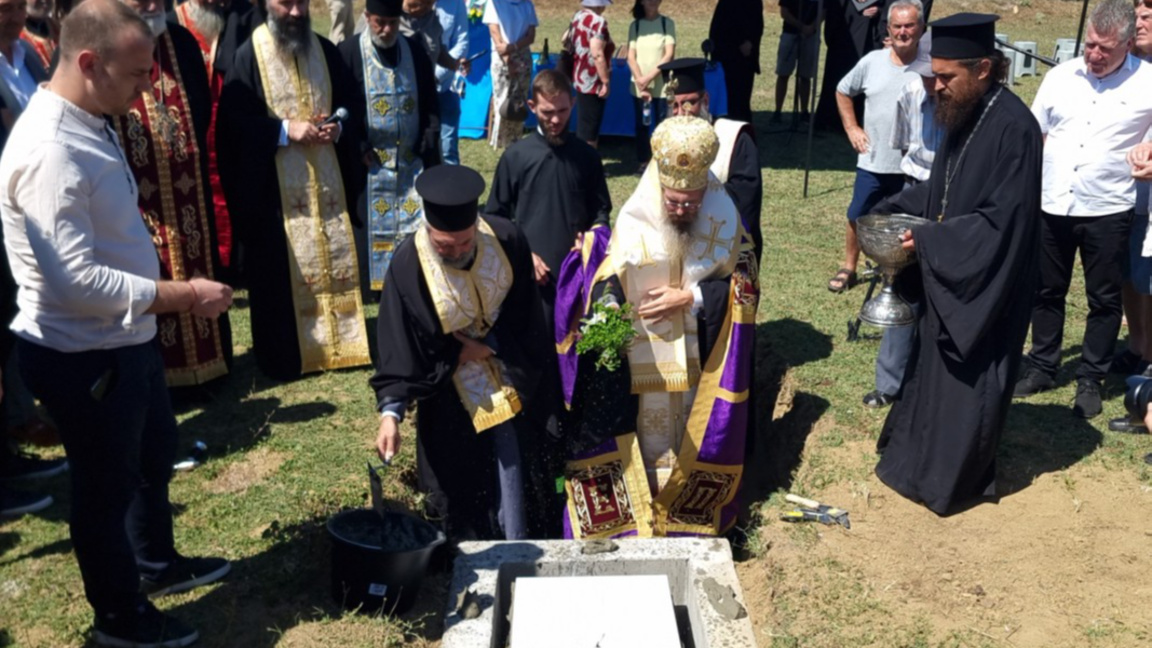 Положен бе основният камък на храм „Свети Седмочисленици“, с което бе дадено началото на изграждането на християнската църква в пограничното село Кирково
