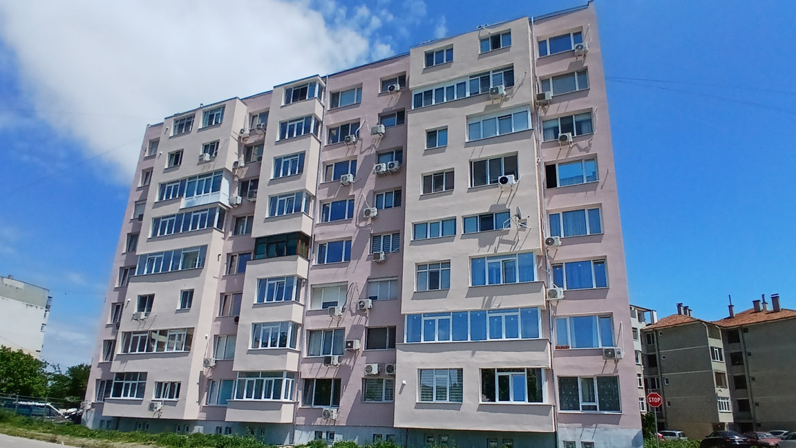 Две сгради в Балчик приключиха със санирането