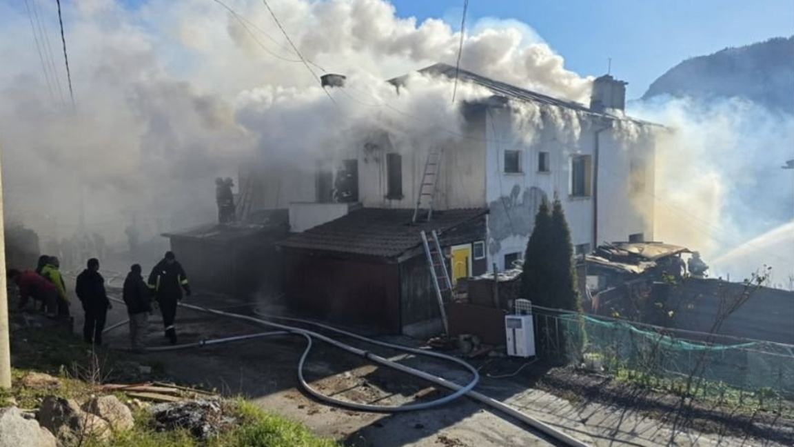Дарителска кампания помага на семейства с изгоряла къща в Смолян