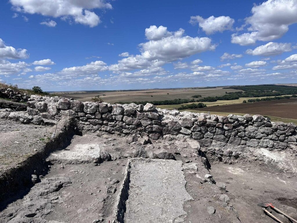 Реставрират исторически обекти на Петрова нива и Русокастро