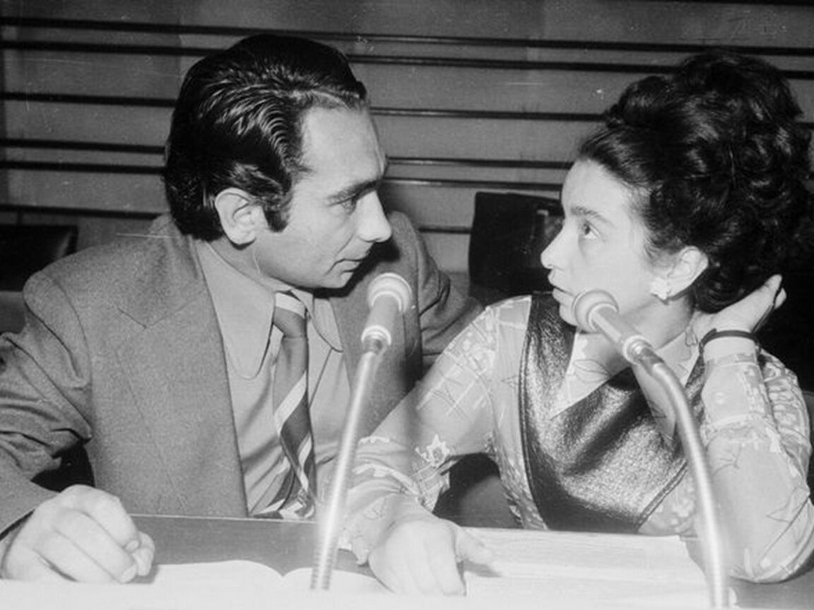 Две легенди на БНР – Божана Димитрова и Веселин Димитров като водещи на предаването „Разговор с вас“. Снимка от 1974 г.