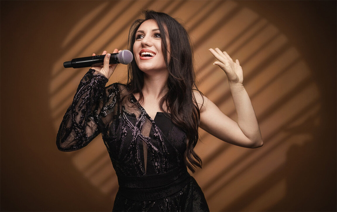 "Mi amor difícil", el debut en solitario de Yanitsa Kaneva