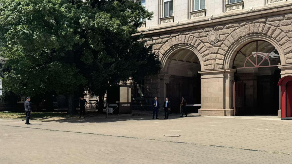 Кандидати за "Дондуков"2, дронове, МРЗ и още събития "на бързи обороти"