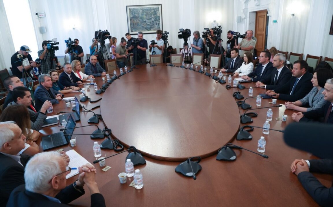 ИТН разговарят с "Възраждане" в търсене на подкрепа за третия мандат