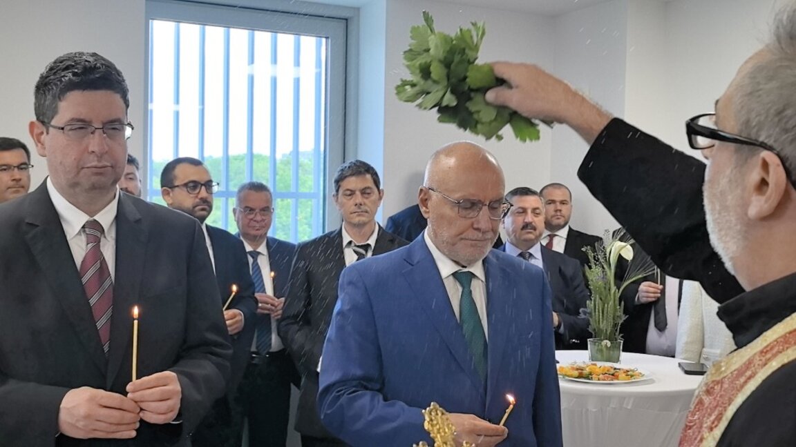 Управителят на БНБ Димитър Радев (вдясно) и подуправителят Петър Чобанов откриха касов център в Плевен