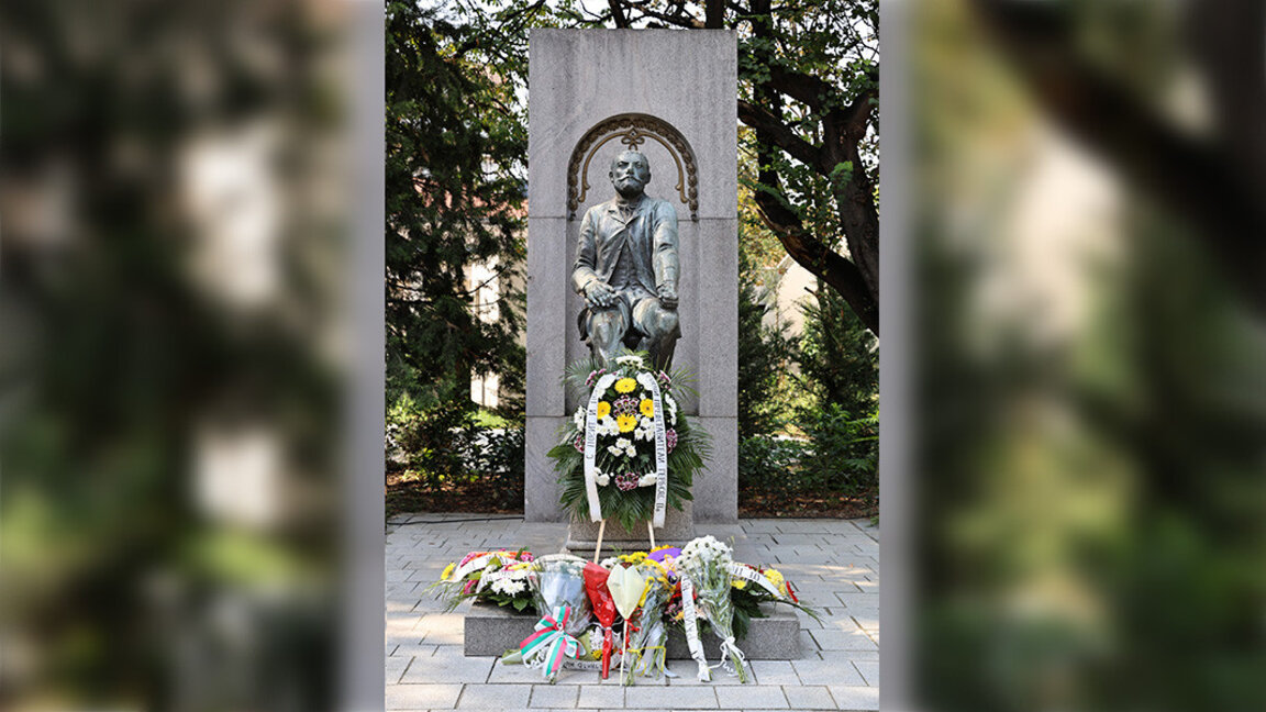 Monumenti i Zahari Stojanovit në Kopshtin e Qytetit në Plovdiv