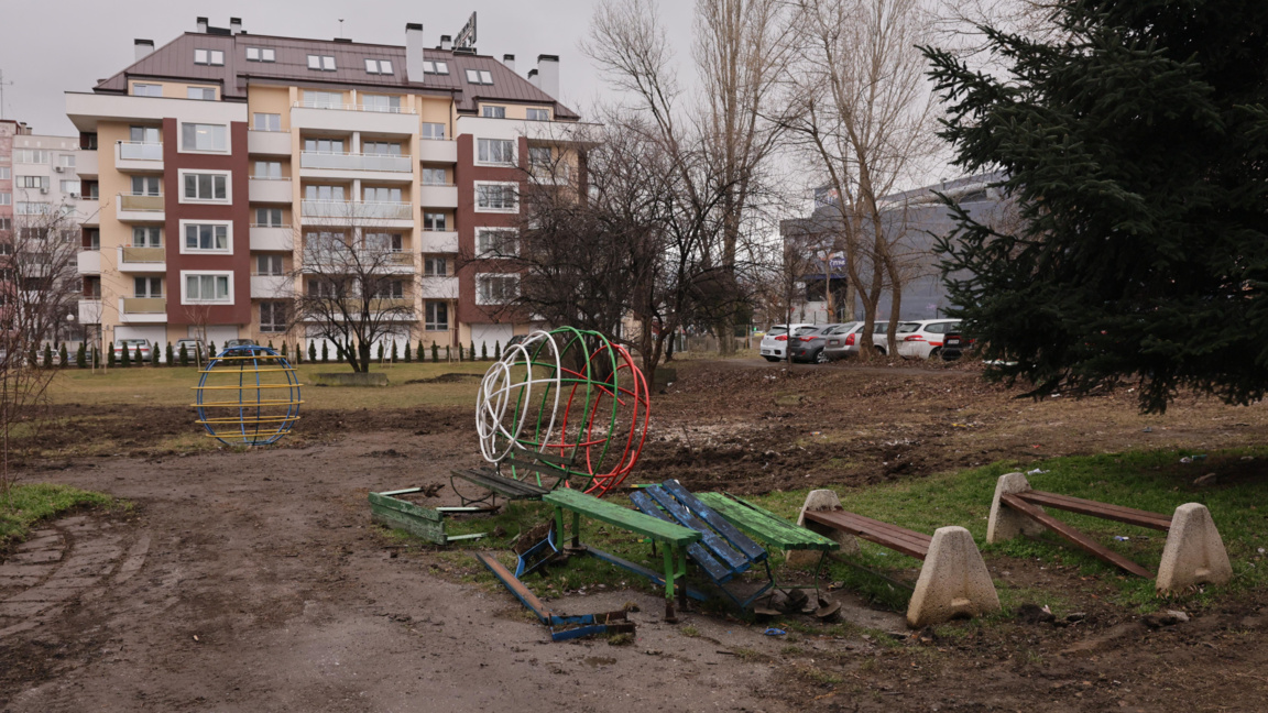 В столичния квартал "Дружба-2", председателят на групата Бойко Димитров и общински съветници от ПП-ДБ провериха на място как вървят ремонта, извършван от "Топлофикация София" и възстановителните дейности по него - 26 януари 2026 г.