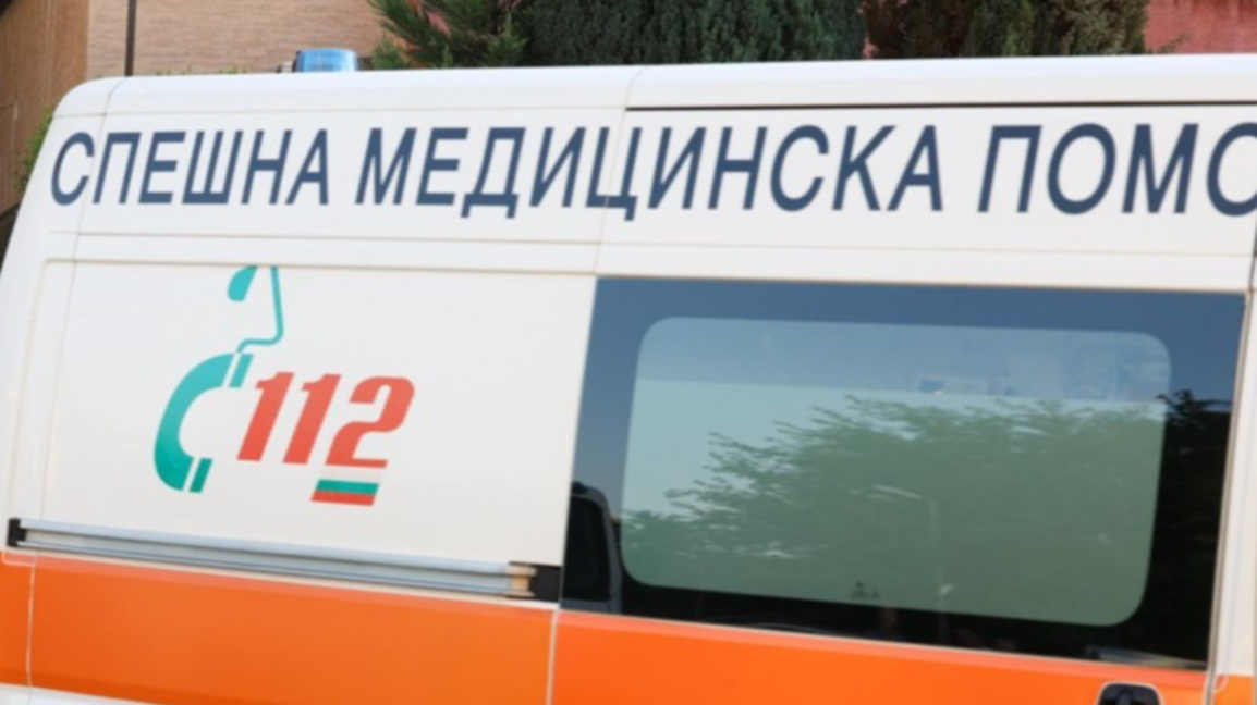 Пиян мъж нападна шофьор на линейка, заплаши екип на Спешна помощ