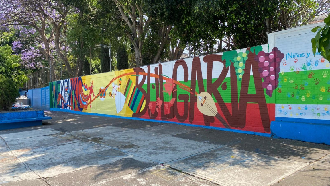 Bulgarian artists paint mural at 'Republic of Bulgaria' school in Mexico