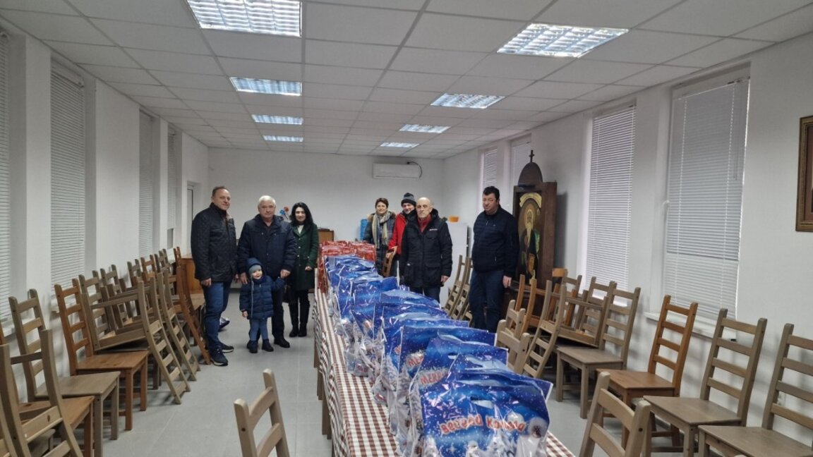 Граждански клуб ЛИПА традиционно зарадва хората в затруднено положение при храм Св. Паисий Хилендарски