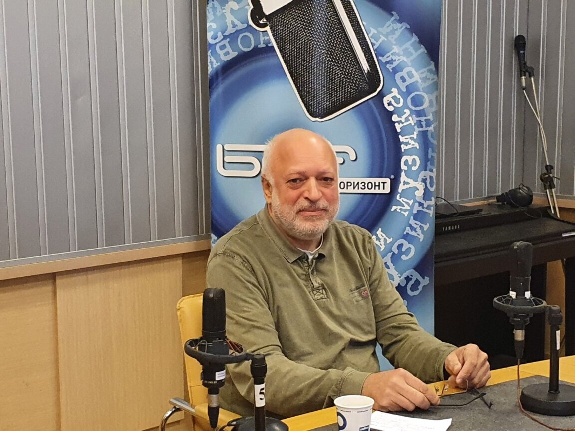 Велислав Минеков