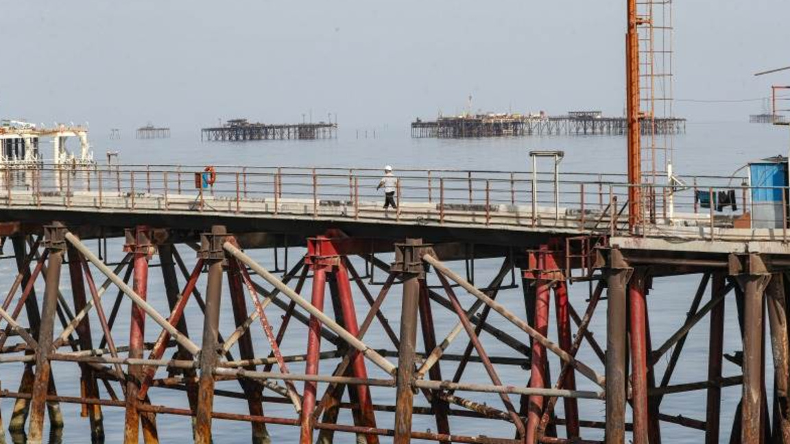 Украйна е атакувала две руски сондажни нефтени платформи в Каспийско море