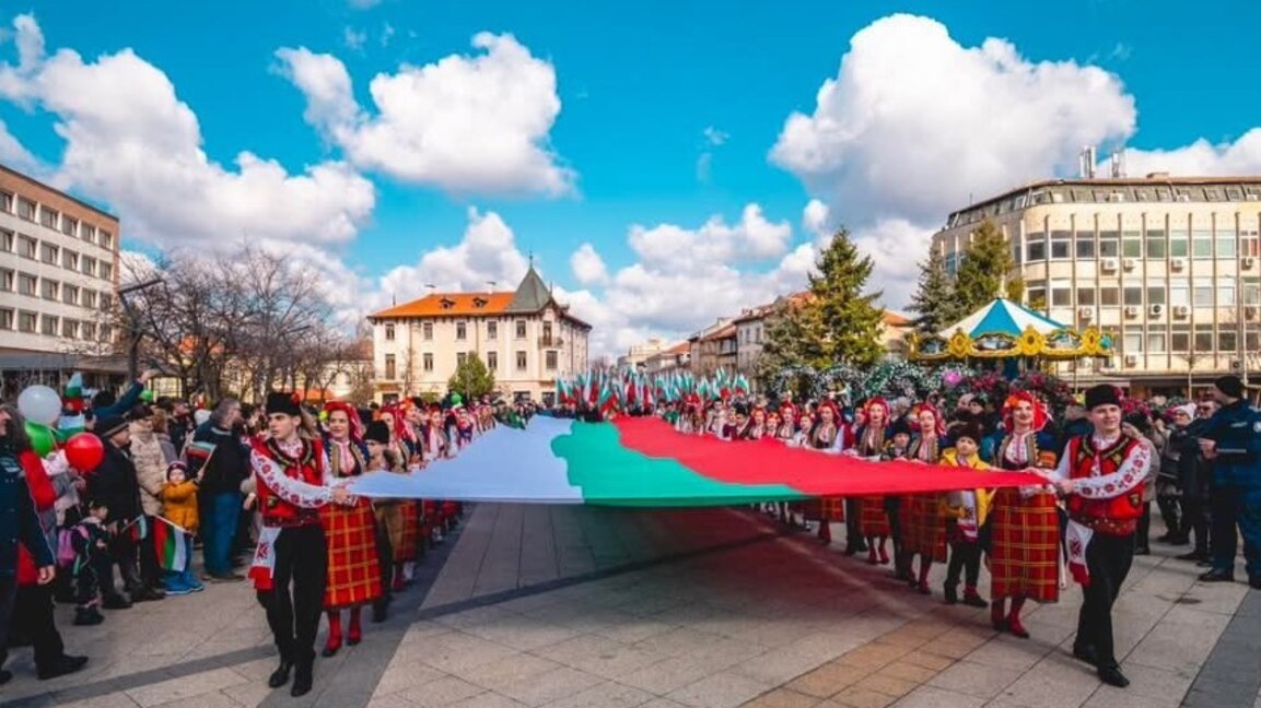 Празнично шествие премина през Враца