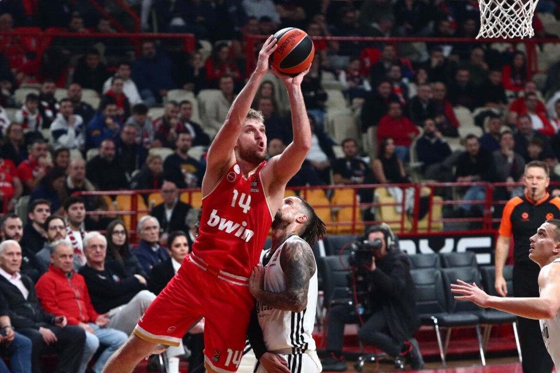 Везенков пак е MVP в Евролигата