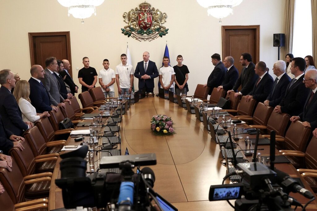 Ministrat duartrokitën vullnetarët që shuan zjarrin pranë Sungurllare