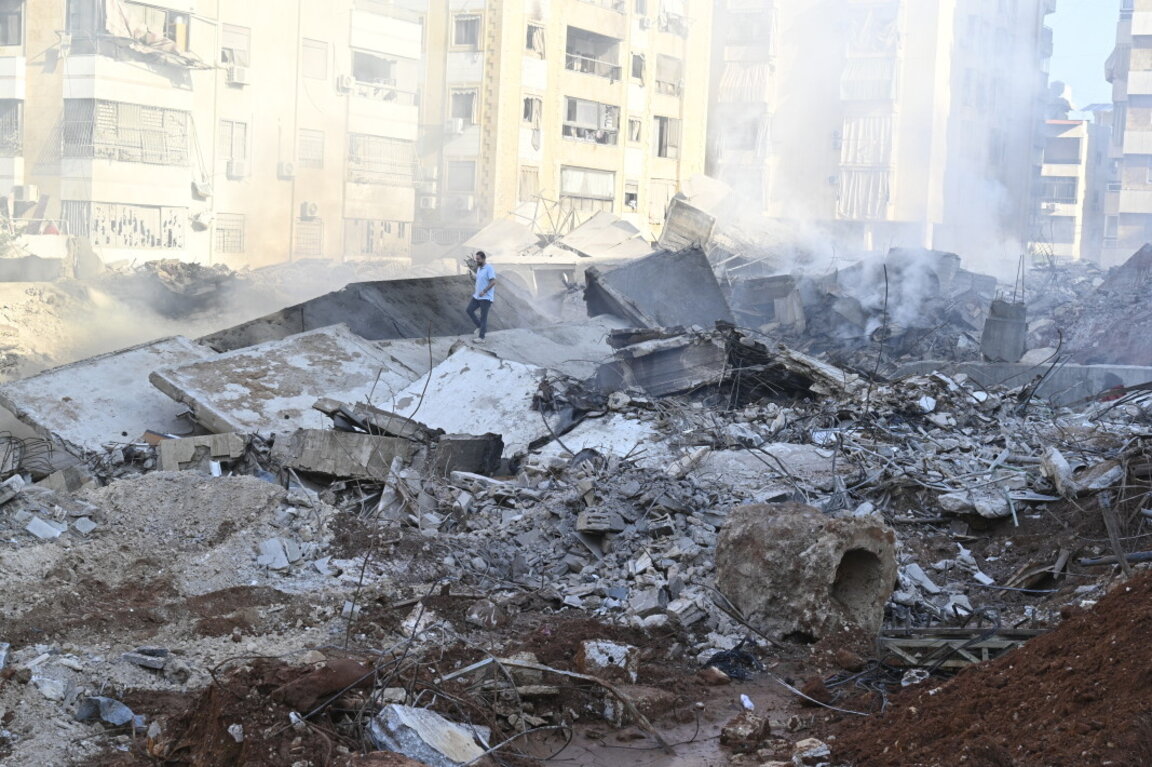 Разрушени сгради в квартал Харет Хрейк в южните предградия на Бейрут след израелски военни удари, Ливан, 29 септември 2024 г.