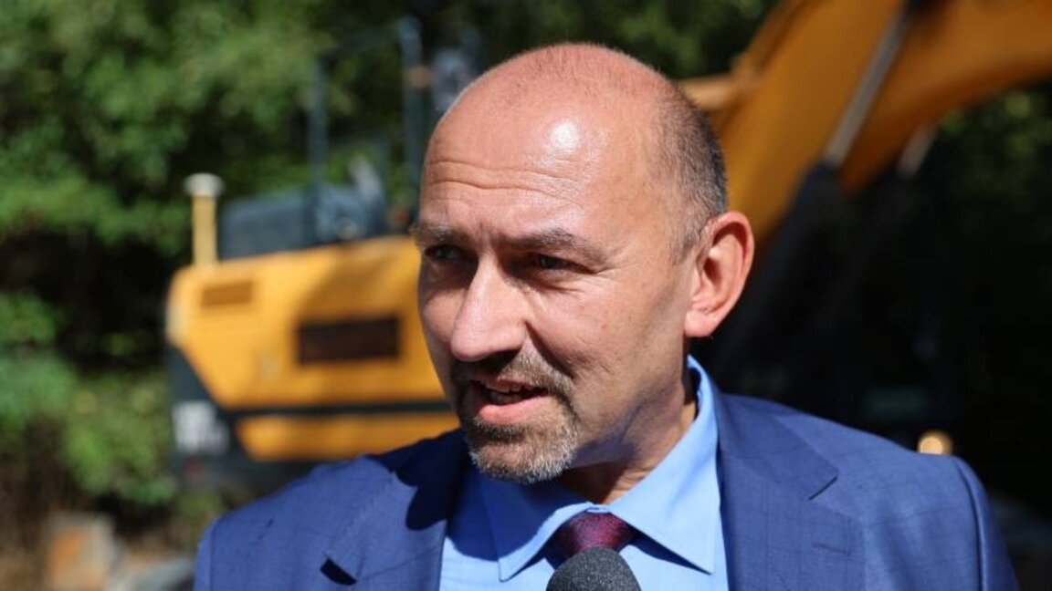 Η ΥΟΥ αναπτύσσει πρόγραμμα για την ανάπτυξη οδικών υποδομών