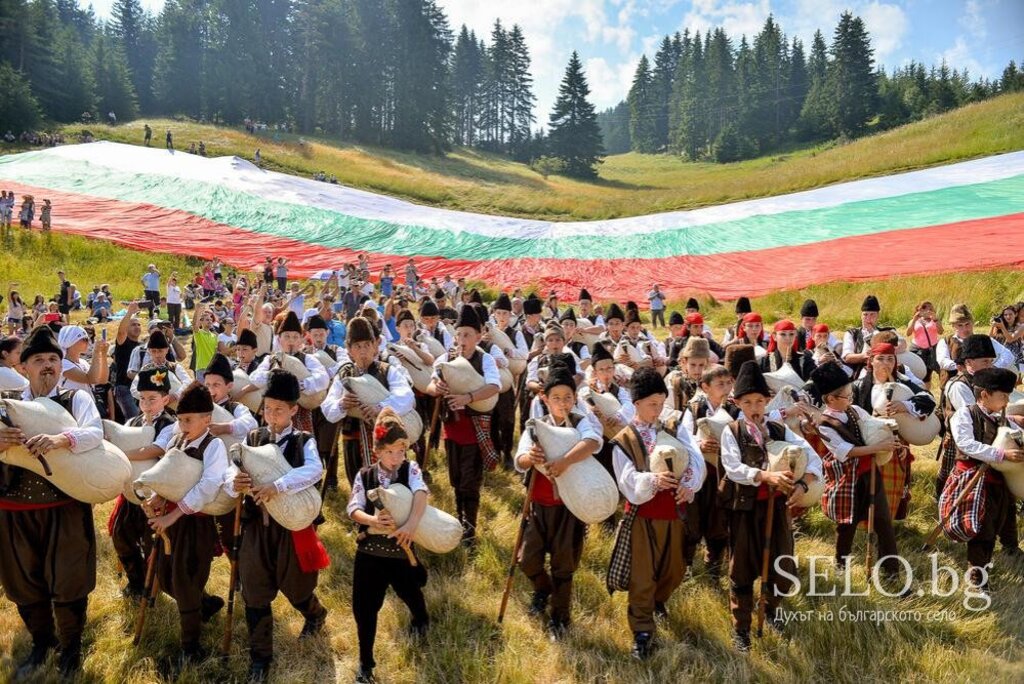 Гайдарско надсвирване и събор събират хиляди край Гела