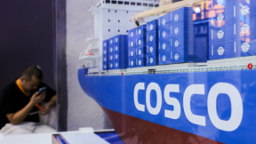 Германия блокира продажбата на логистична компания на китайската Cosco