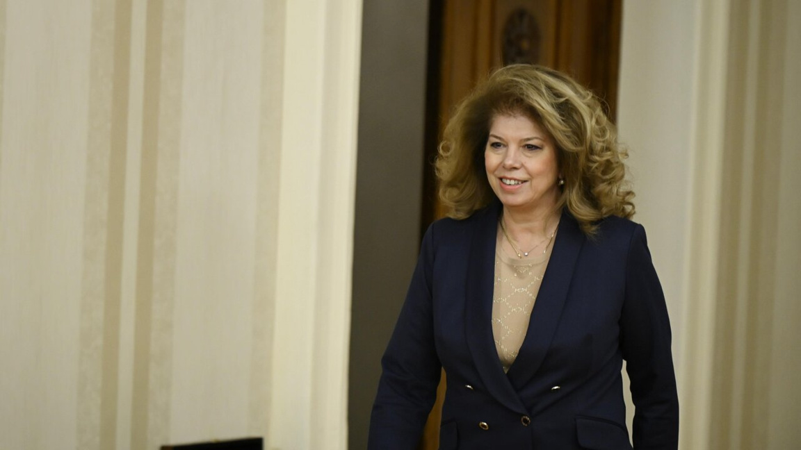 Илияна Йотова е първата жена президент на България