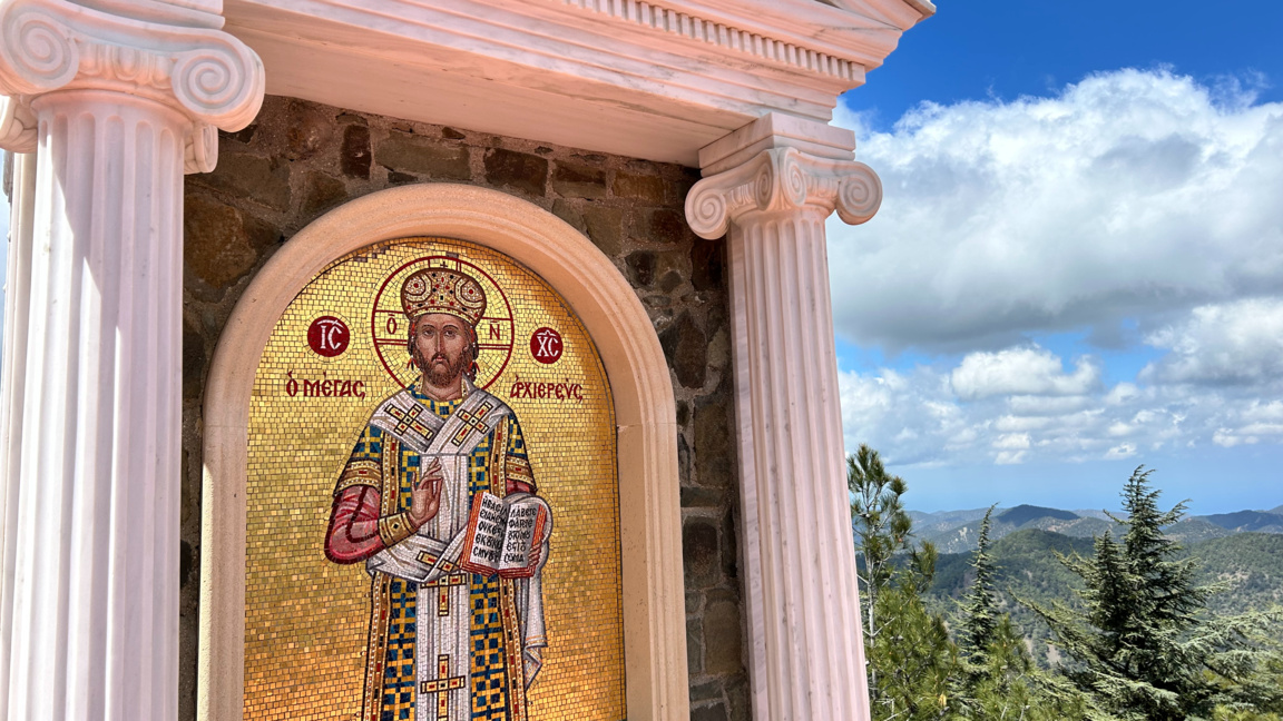 Стенопис от храмовия комплекс над манастира Кикос в Кипър