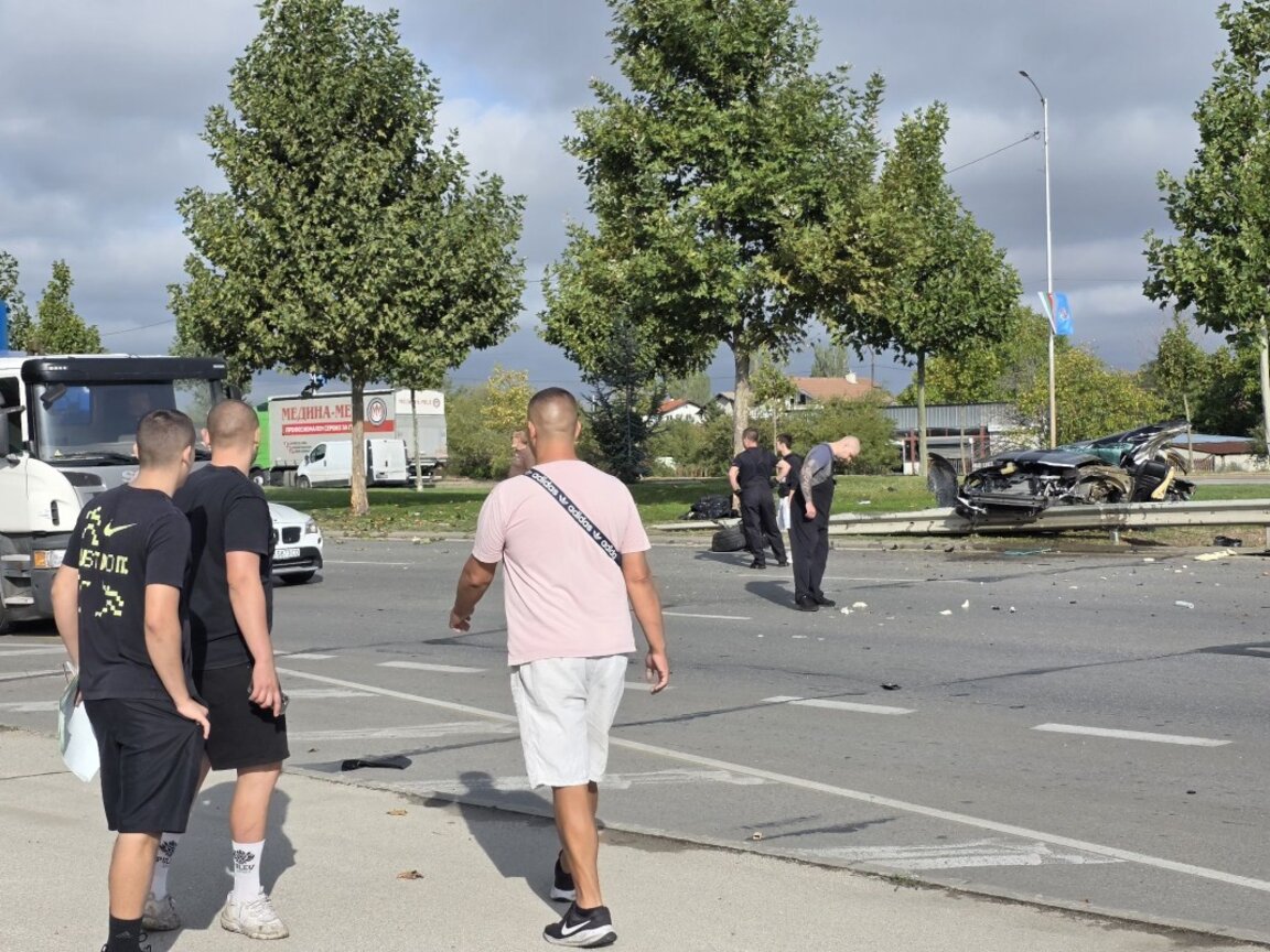 Тежка катастрофа в София: Кола е разполовена, има загинал