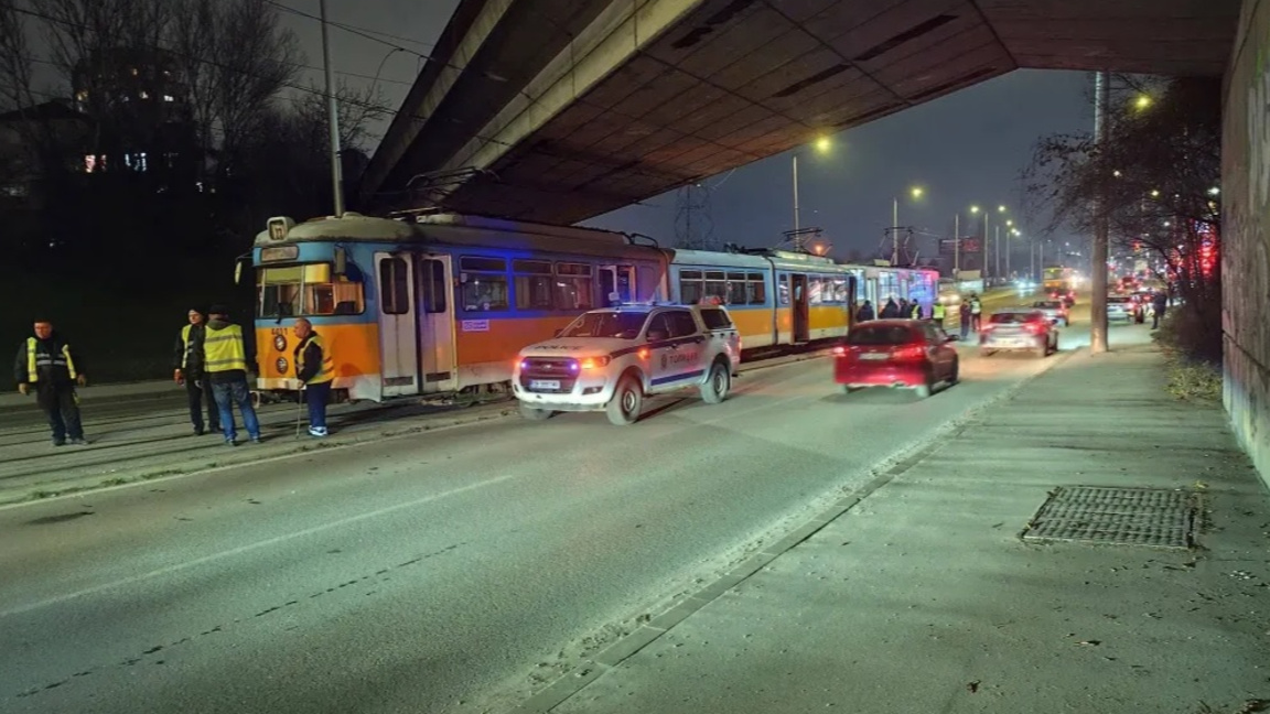 Ватман пострада при сблъсък между два трамвая в София