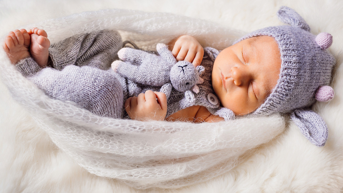 Близо 500 бебета по-малко в Сливенско