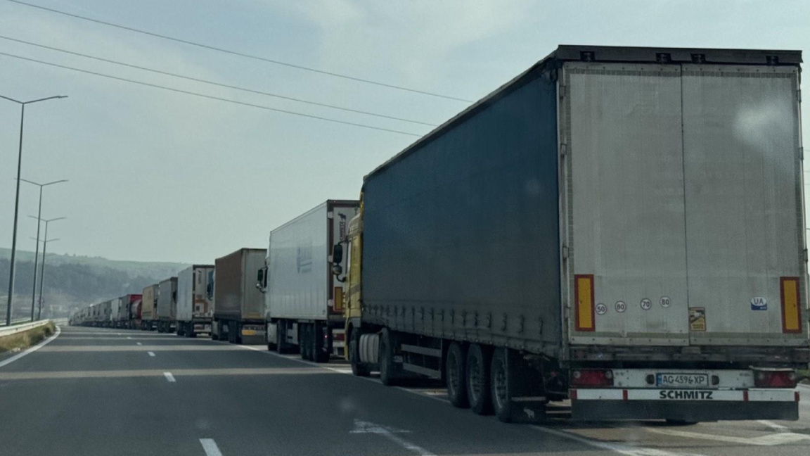 Türkiye istikametinde yoğun yük kamyon trafiği 