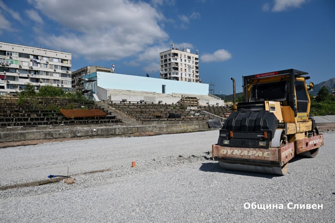Продължава ремонтът на военния стадион в Сливен