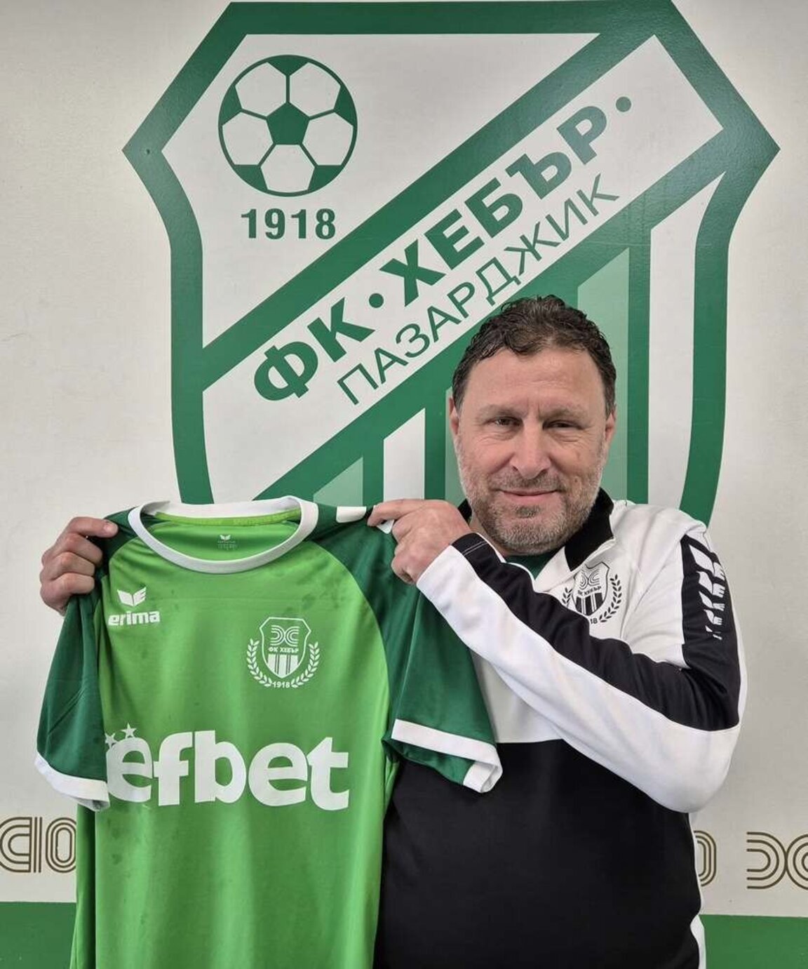 Велислав Вуцов ще дебютира начело на Хебър днес срещу Ботев във Враца