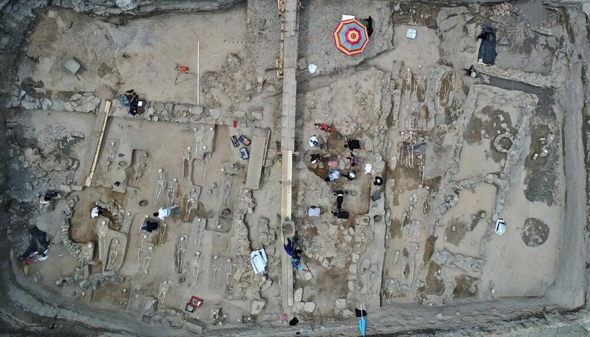 Descubren una necrópolis y un monasterio en las excavaciones de una nueva estación de autobuses en Sozopol