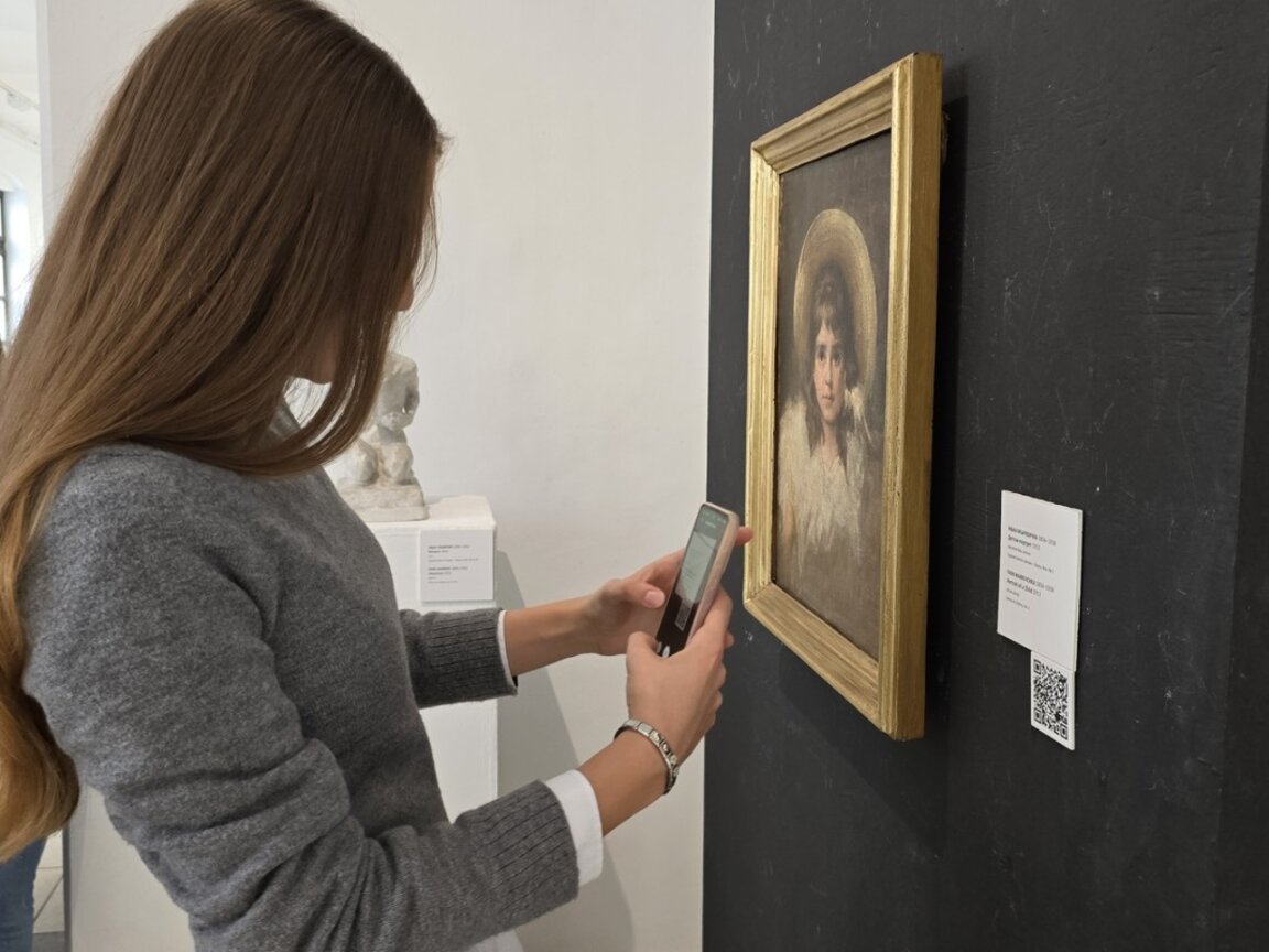 QR кодове дават допълнителна информация за творби в Градската художествена галерия