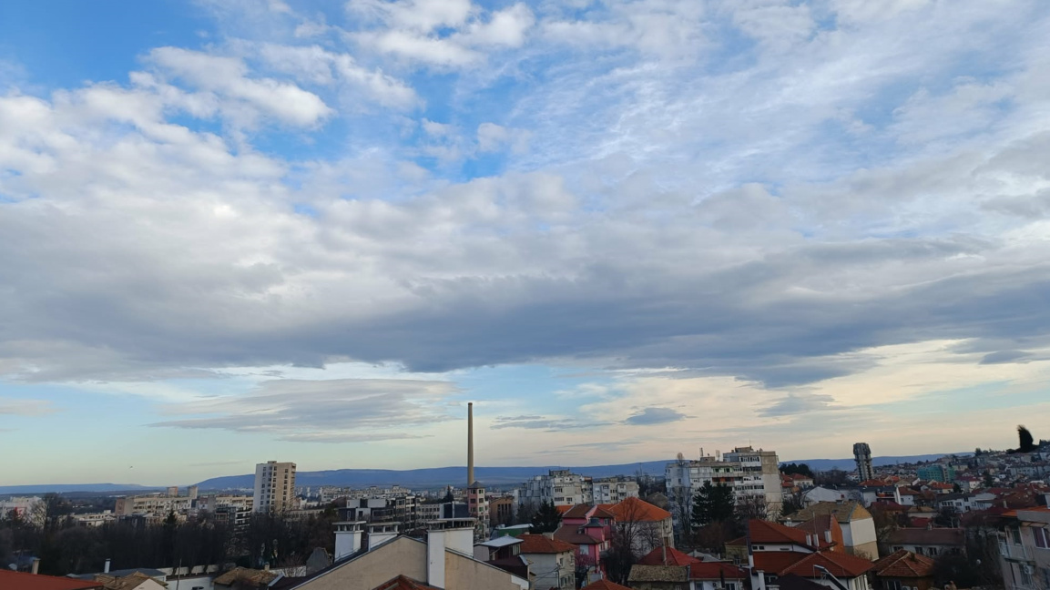 Топло и дъждовно