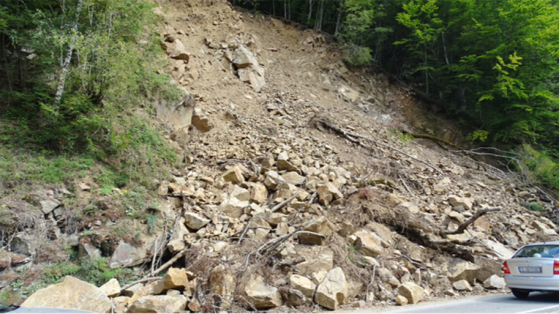 Седем опасни свлачища в област Перник